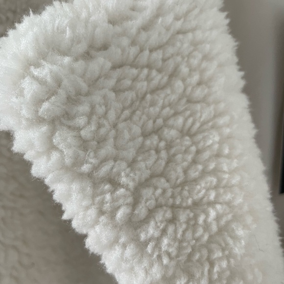 Brand new puffy coat - Picture 3 of 4